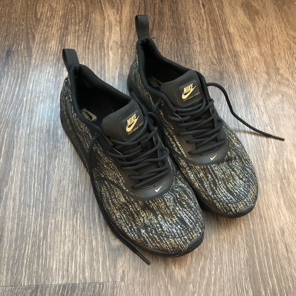 Nike Air Max Thea Black & Gold Jcrd Sneakers